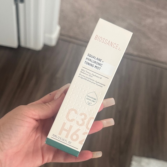 Biossance Squalane + Hyaluronic Toning Mist - Cream and Green - Picture 1 of 4